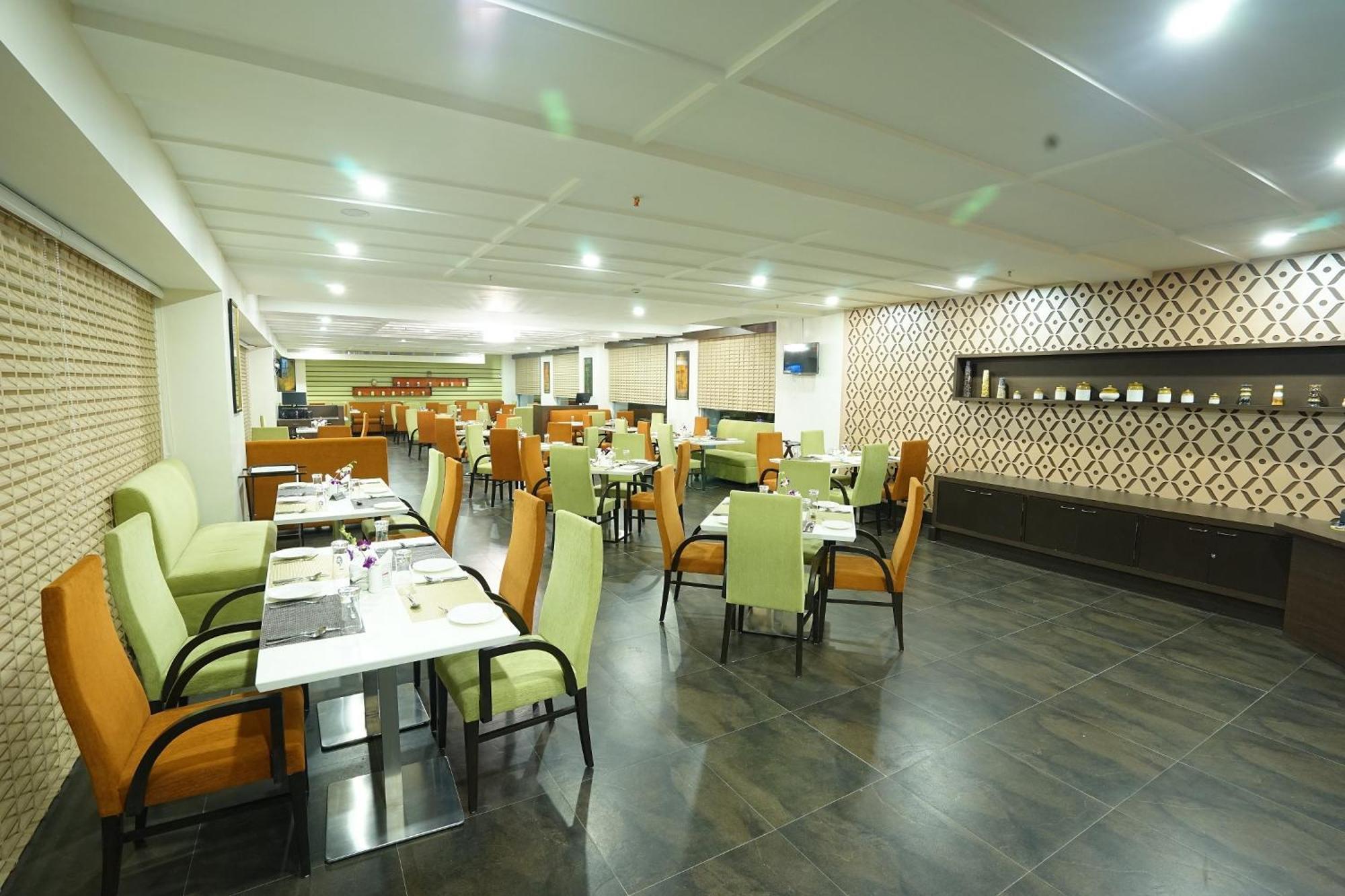 The Byke Suraj Plaza Pure Veg, Thána Kültér fotó